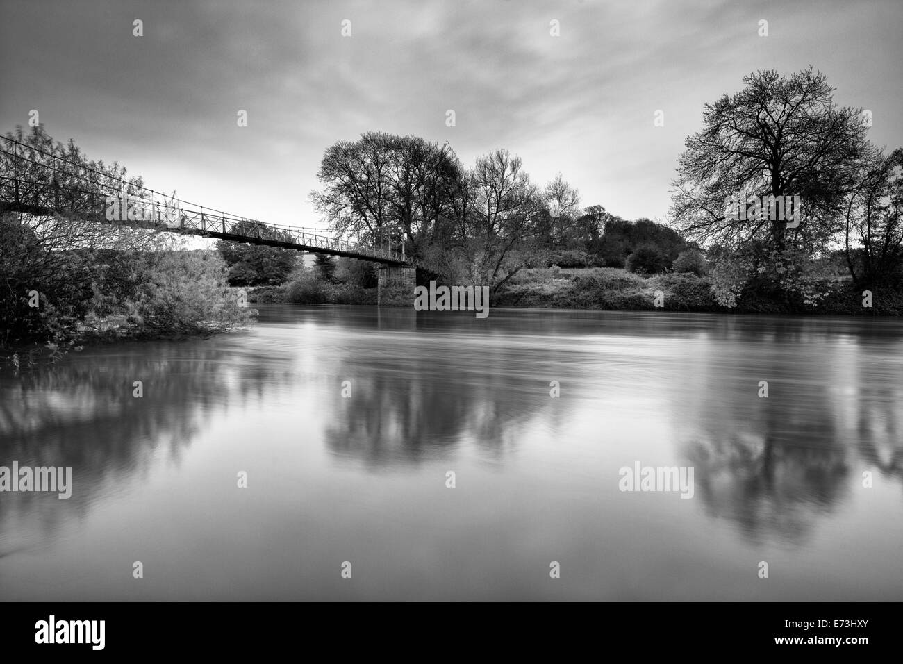 Giorno freddo sul fiume Wye herefordshire UK. Foto Stock