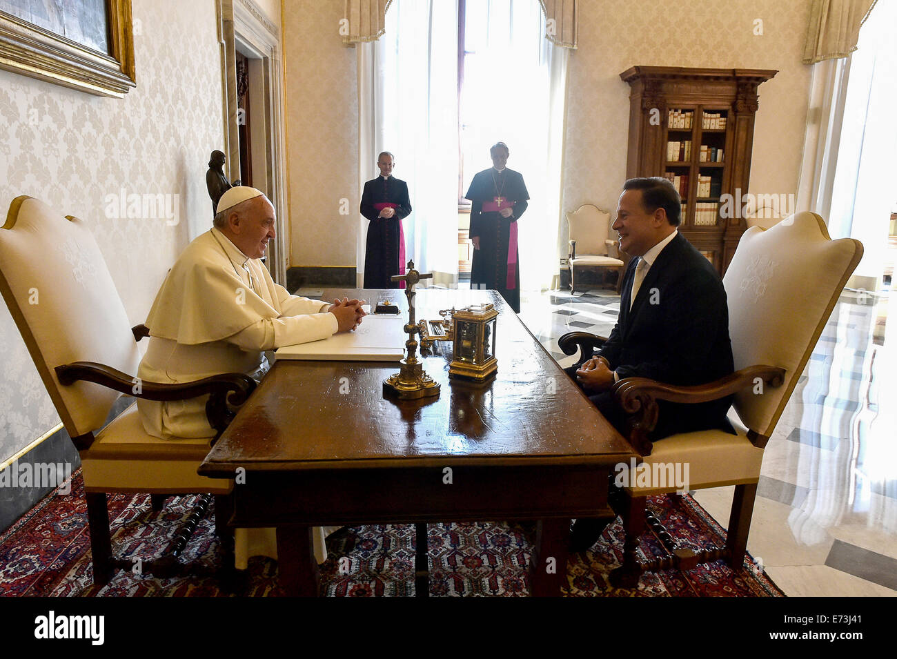 Città del Vaticano 05 Settembre 2014 Papa Francesco incontra il Presidente della Repubblica di Panama, S.E. Il sig. Juan Carlos VARELA Credito: Davvero Facile Star/Alamy Live News Foto Stock