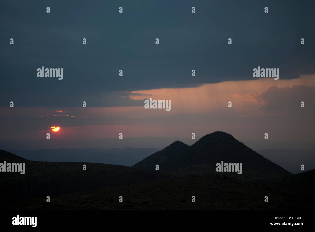Sun mette in Wirikuta, Real de Catorce, San Luis Potosi, Messico.. Wirikuta è un luogo sacro per i Wirrarika indiani Huichol Foto Stock