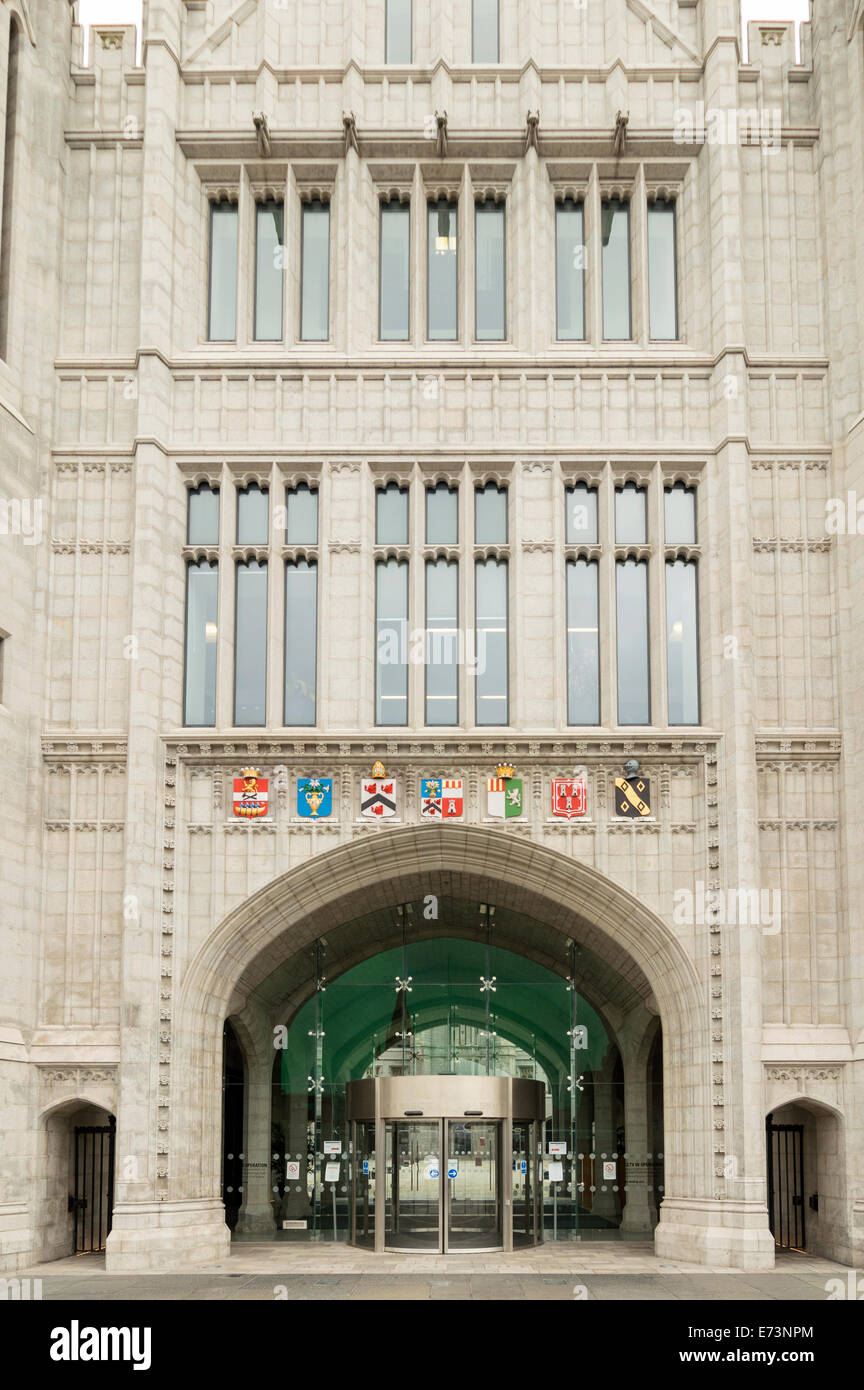 Collegio MARISCHAL EDIFICIO ABERDEEN L'ingresso principale con STEMMI E PORTE LATERALI Foto Stock