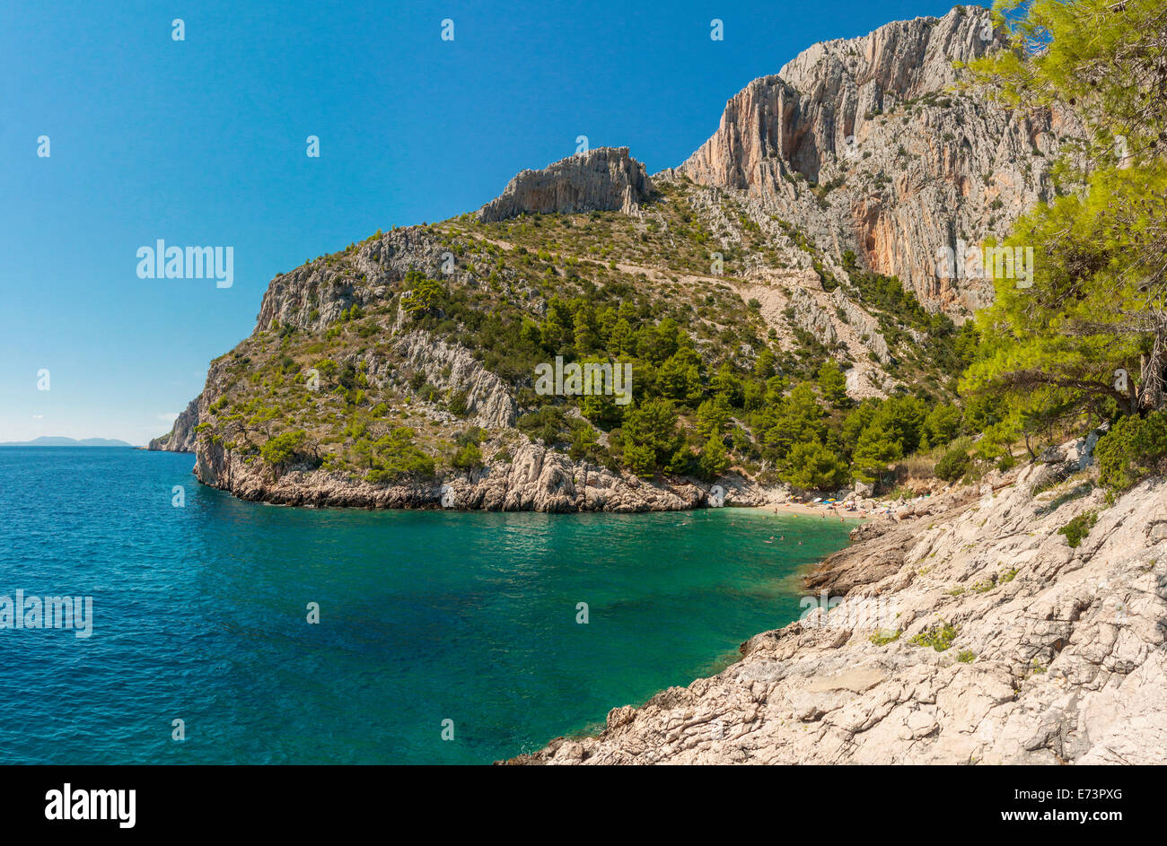 Lucisca beach cove e vicino a Sveta Nedilja village, isola di Hvar, Croazia Foto Stock