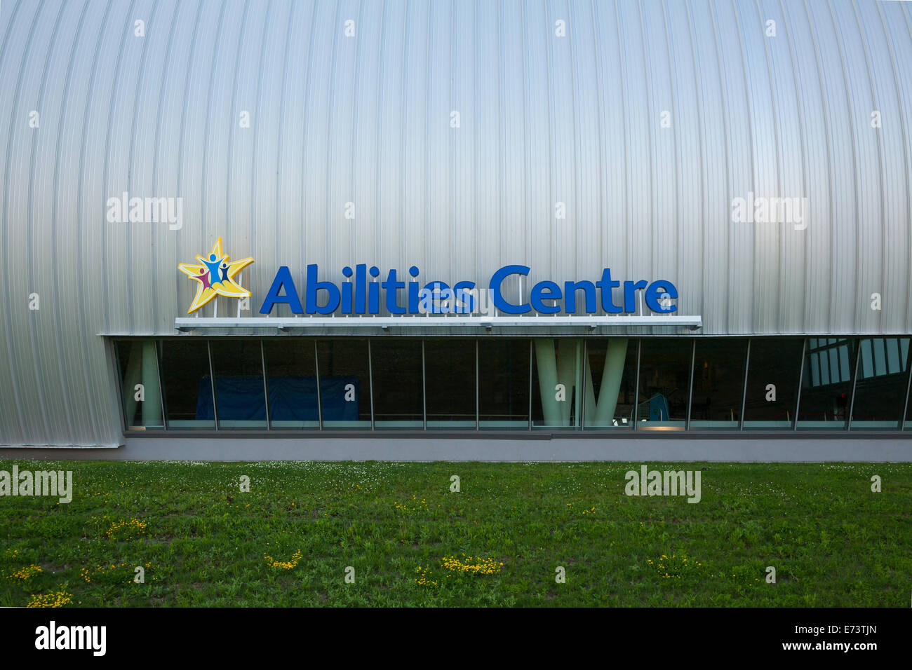 Un dettaglio shot compreso la segnaletica del centro di abilità a Whitby, Ontario, Canada. Foto Stock