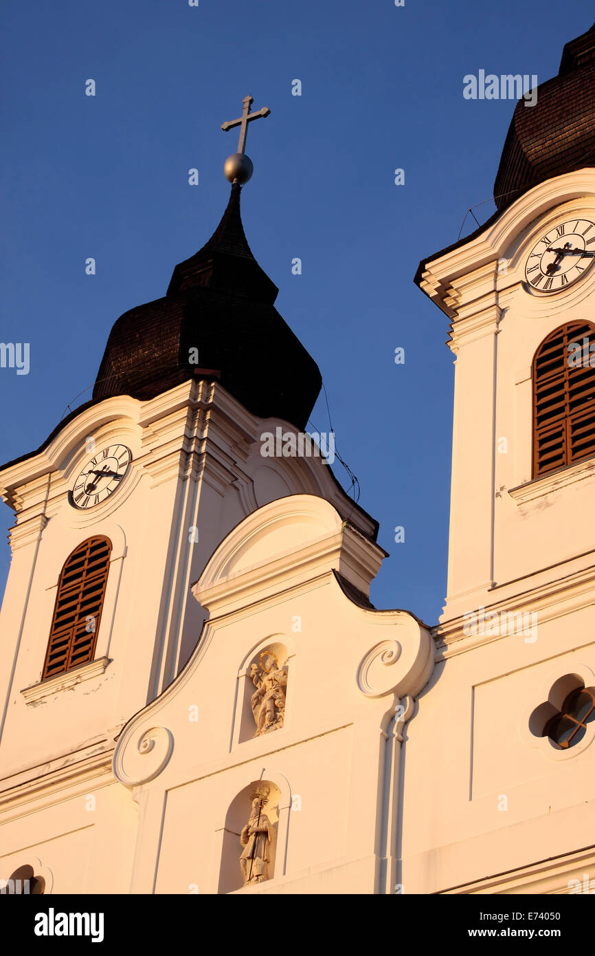 Le torri della chiesa abbaziale di Tihany al Lago Balaton, Ungheria Foto Stock