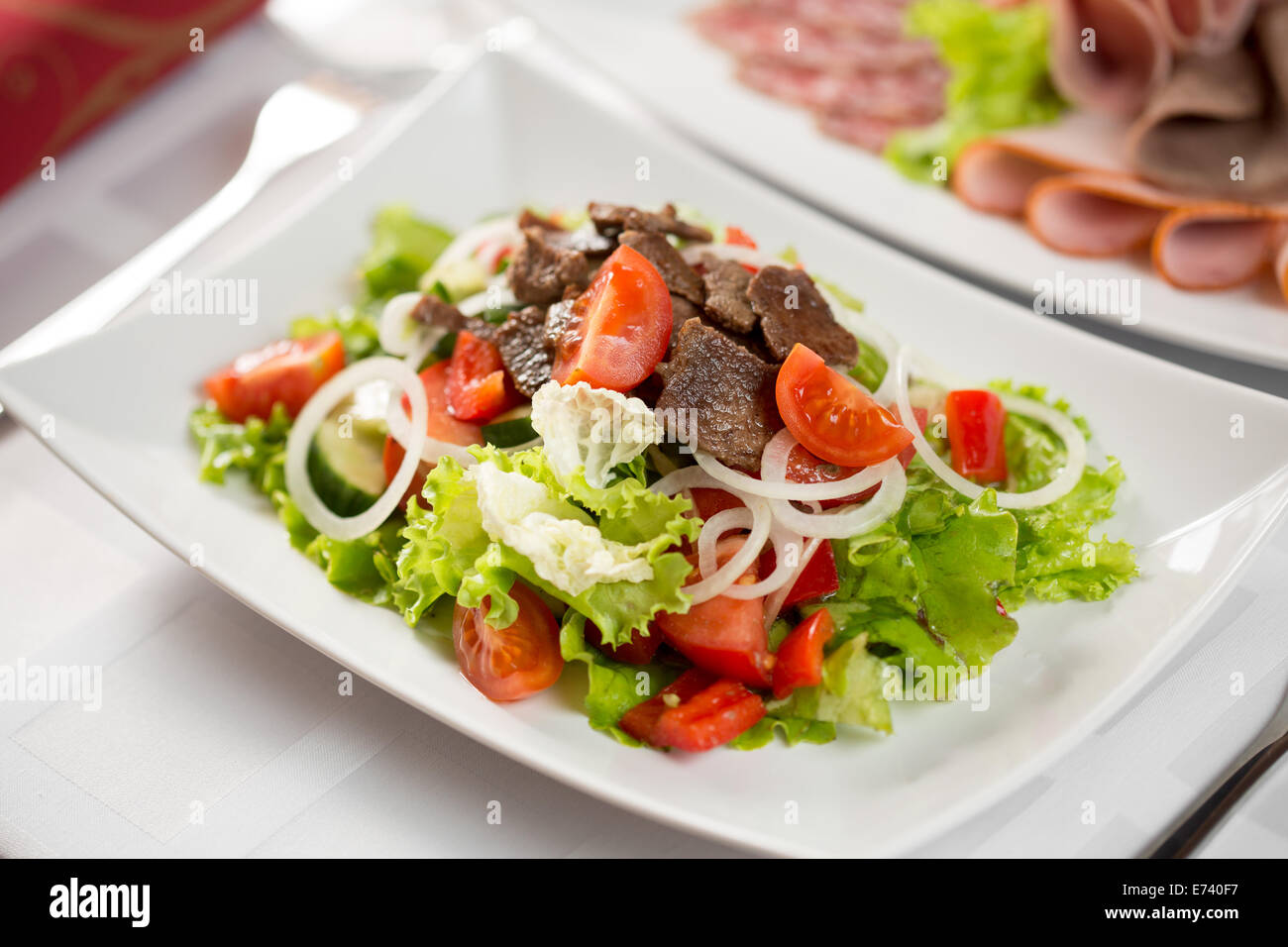 Insalata di verdure con carne di manzo Foto Stock