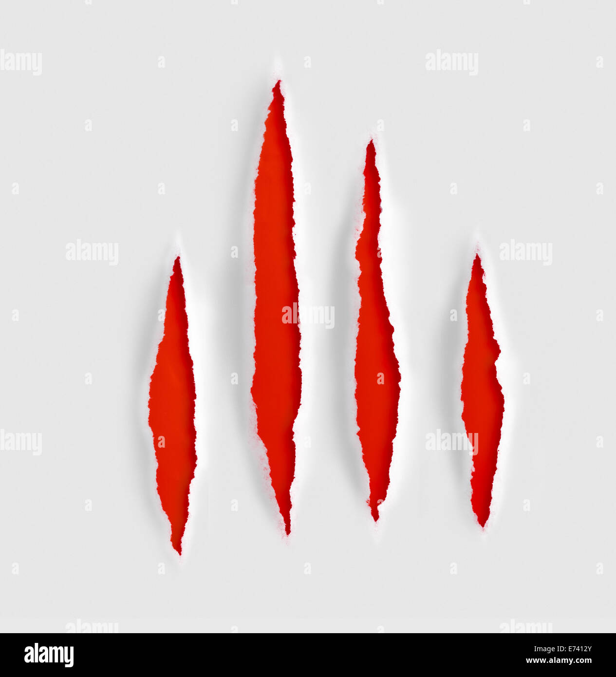 Monster claw graffi sul solido sfondo grigio Foto Stock