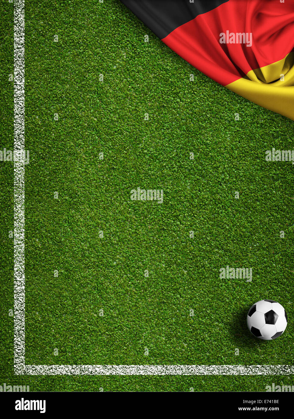 Campo di calcio con la sfera e la bandiera della Germania Foto Stock