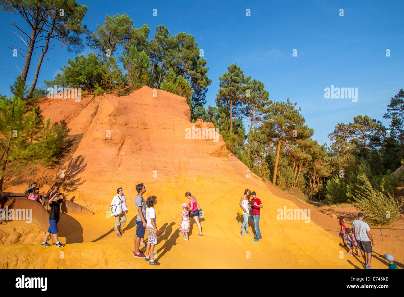 Roussillon ocra depositi di roccia, Luberon, Provenza, Francia Foto Stock