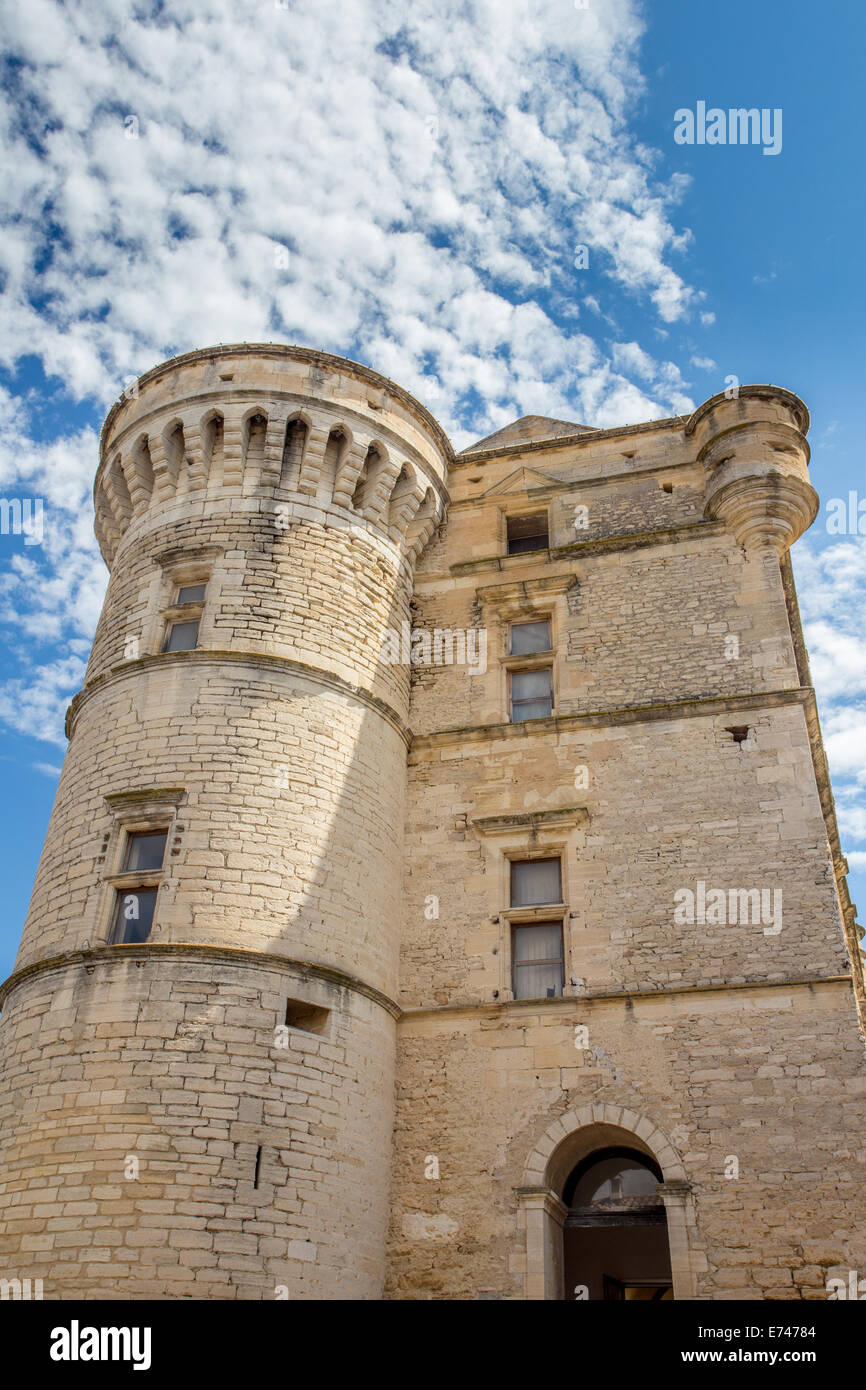 Lo chateau in Gordes hilltop village, Luberon, Provenza, Francia Foto Stock