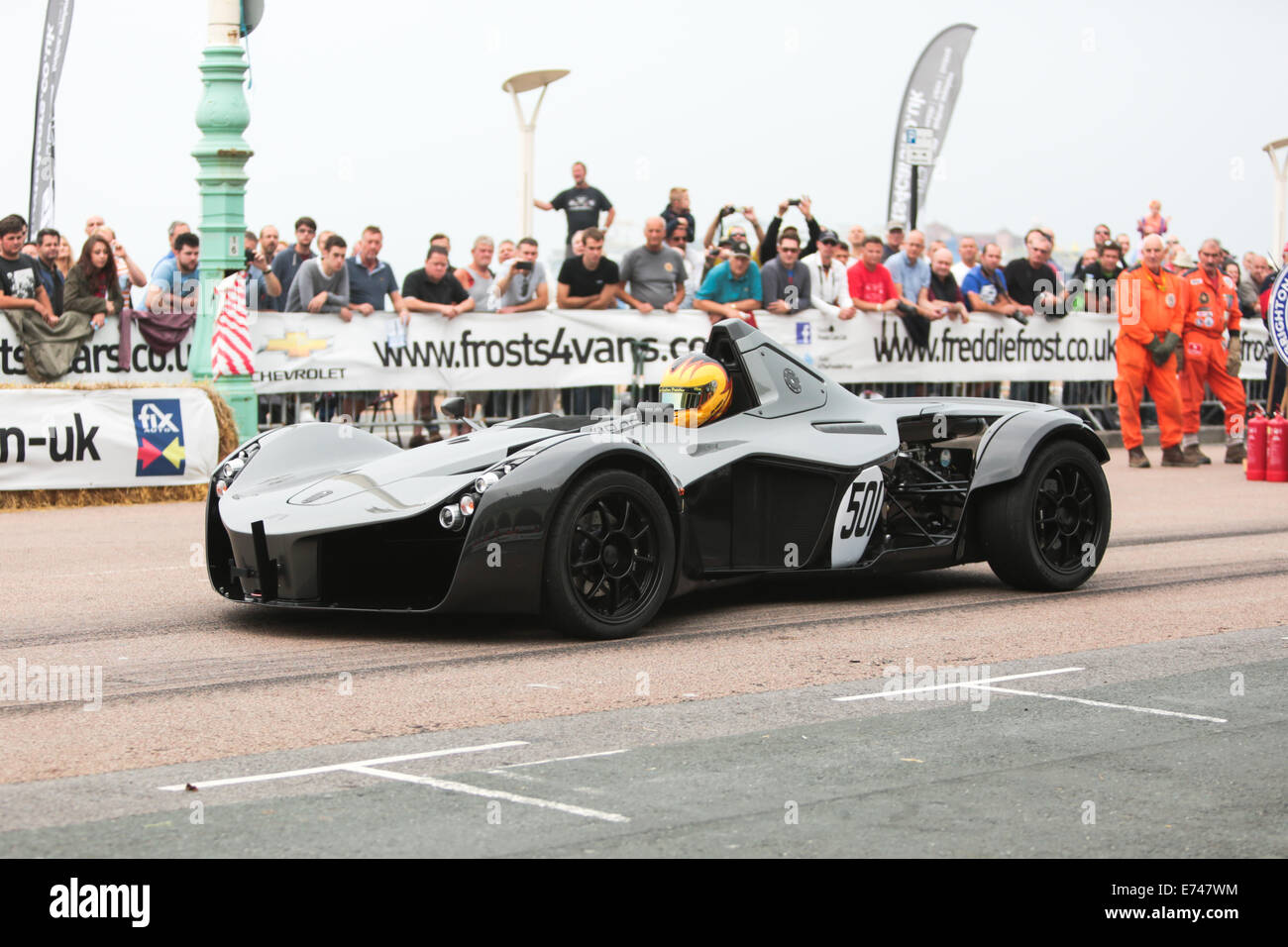 Questo Tim Abbott guida un BAC Mono al Brighton National Speed Trials organizzato dal Brighton & Hove Motor Club che si tiene ogni anno a Madeira Drive, Brighton Seafront, Brighton, East Sussex, Regno Unito Foto Stock