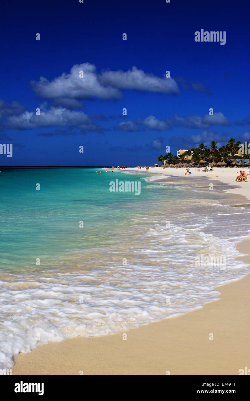 Aruba Beach, Caraibi, spiaggia di sabbia bianca, tropicale esotico, spiaggia sabbiosa, vacanze, vacanza isola, isola dei Caraibi, resort Foto Stock