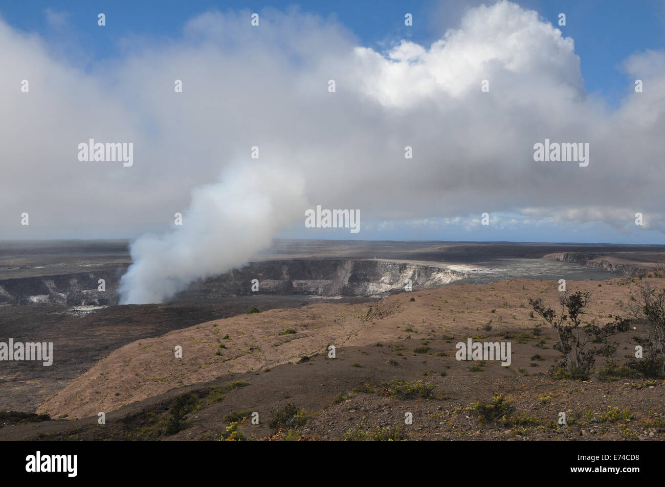 Uno dei del Kilauea sfiati sul lavoro. Foto Stock