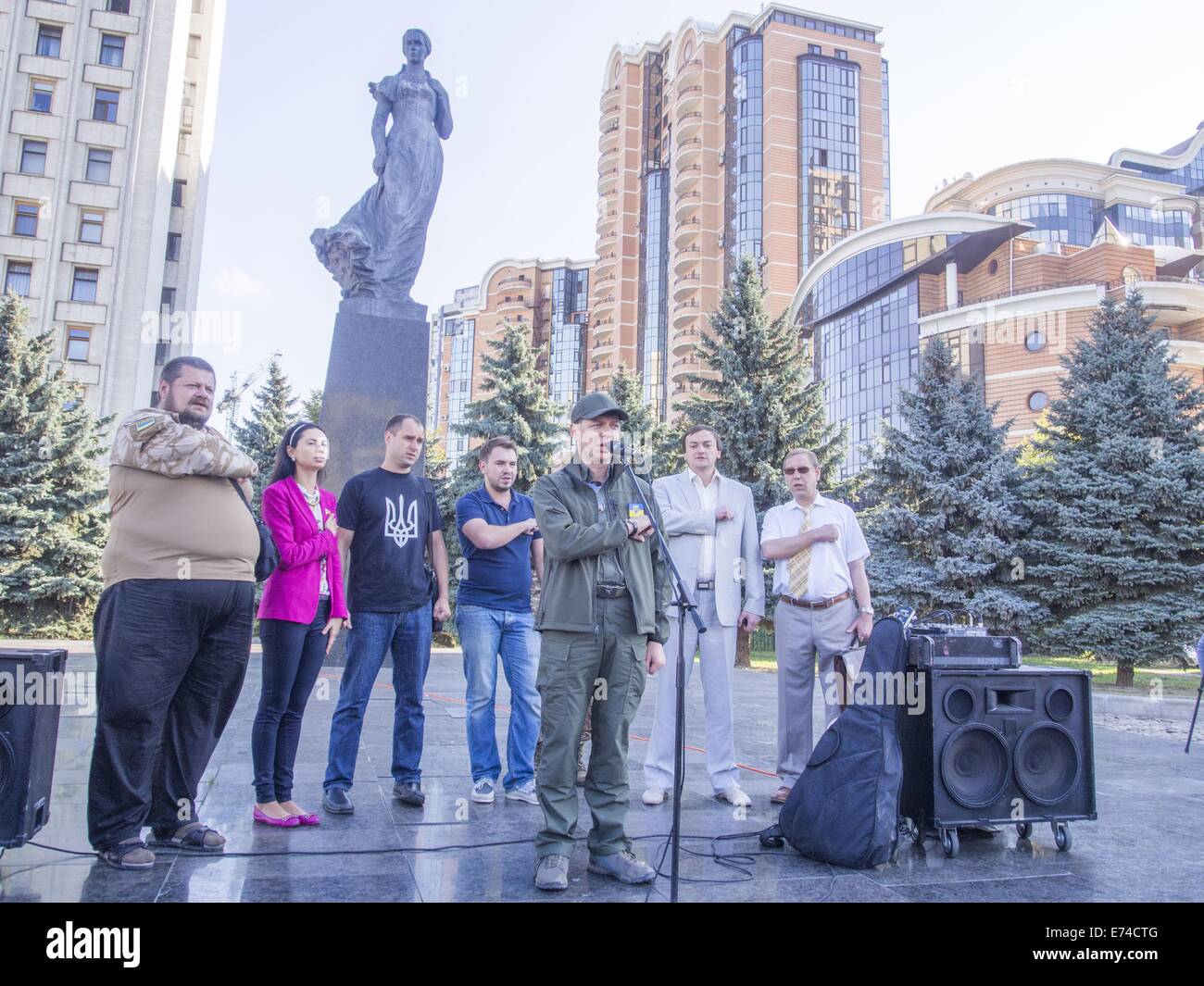 Requisiti di imprenditori supportati da leader del Partito Radicale vice Oleg Lyashko. 4 Sep, 2014. -- I proprietari di piccole forme architettoniche stato che continua l'introduzione su larga scala di schemi di corruzione ha adottato durante il tempo del precedente governo. In aggiunta, il mittente nel suo discorso fatto ''''''un certo numero di richieste e di rivendicazioni. © Igor Golovniov/ZUMA filo/Alamy Live News Foto Stock