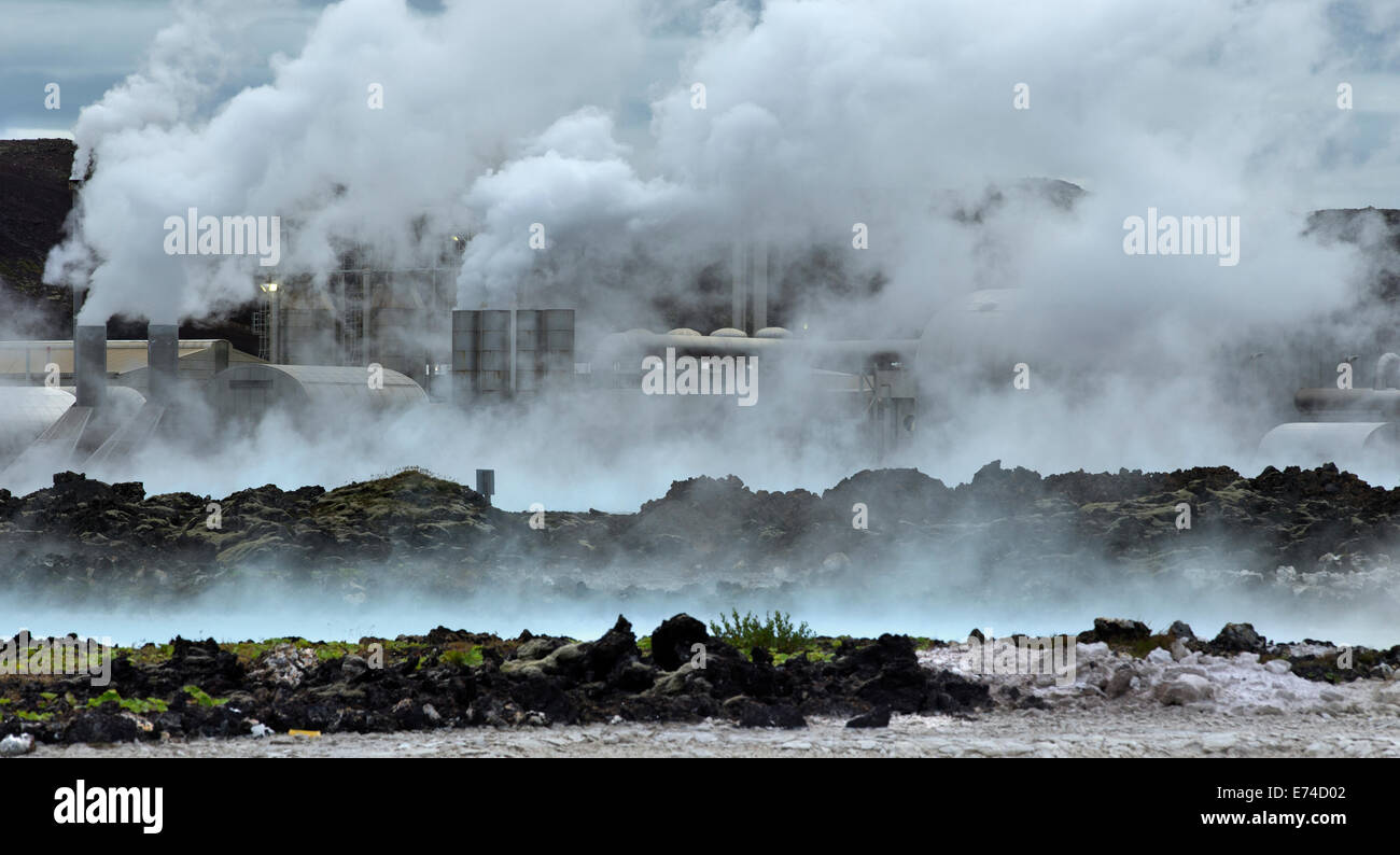 Stazione Elettrica Geotermica Svartsengi nella laguna blu Islanda Foto Stock