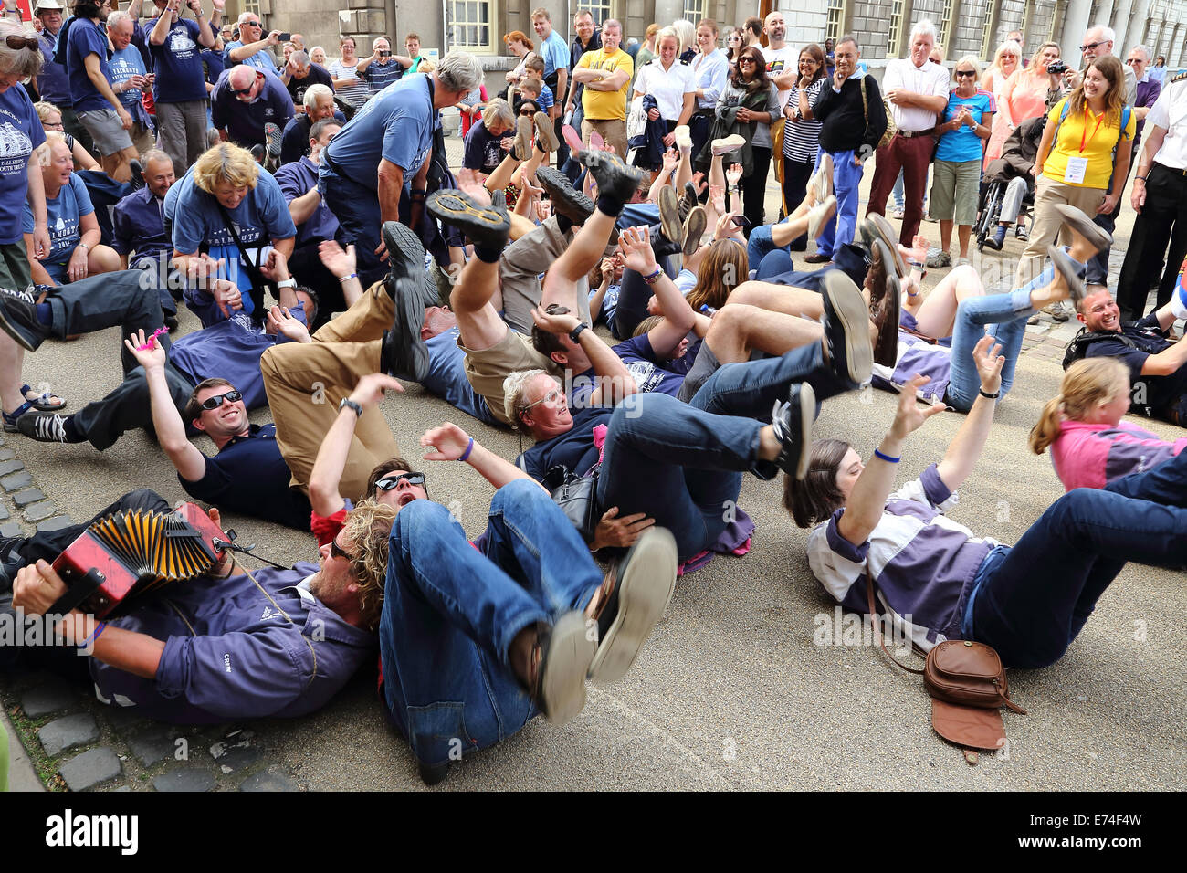 Londra, Regno Unito. 6 Settembre, 2014. Equipaggio Parade presso Tall Ships evento in Greenwich, Londra Credito: Beata Moore/Alamy Live News Foto Stock