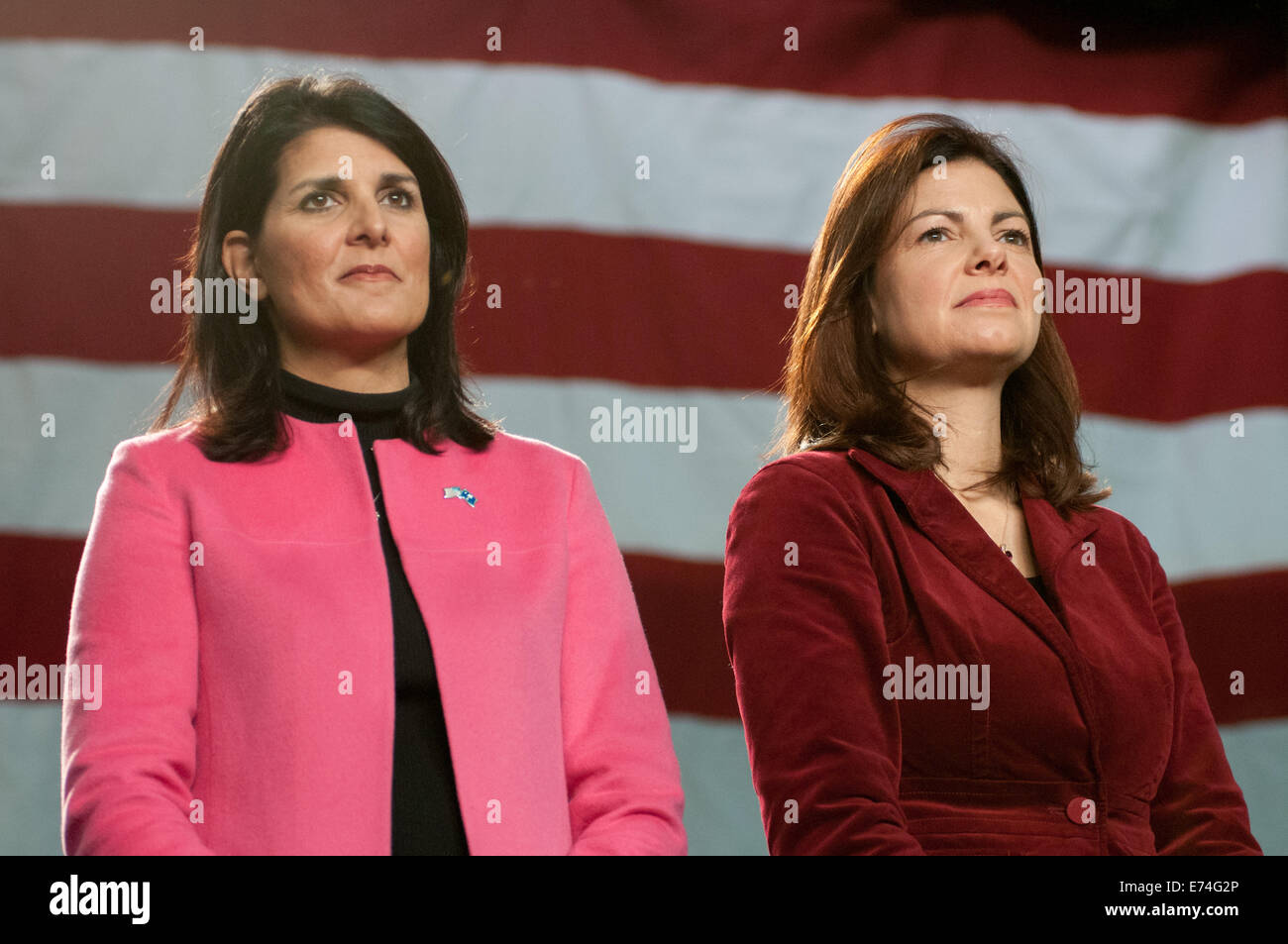 Carolina del Sud governatore Nikki Haley e il senatore Kelly Mayotte del New Hampshire detiene una campagna rally con Mitt Romney in Derry, Foto Stock