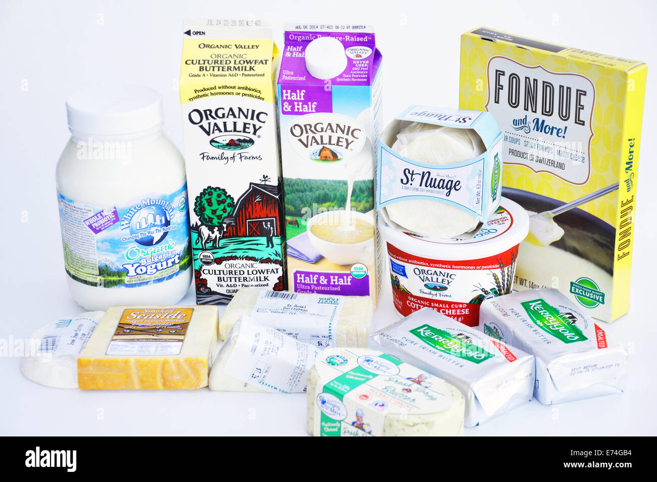 Prodotti lattiero-caseari: formaggio, yogurt, burro, crema di siero di latte Foto Stock