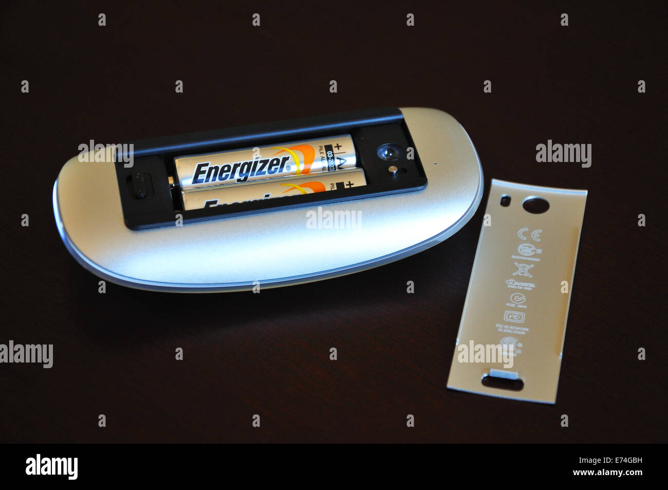 Apple Magic Mouse vano batteria con 2 Energizer batterie AA Foto stock -  Alamy