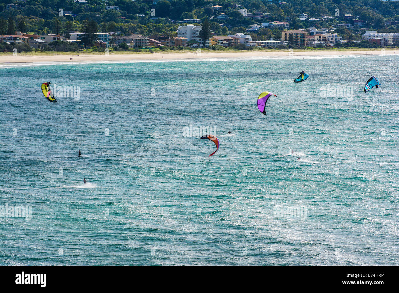 Il kitesurfing, Kirra, Queensland, Australia Foto Stock