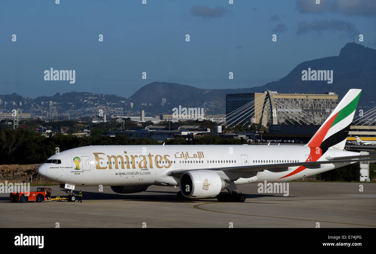 Boeing 777 di Emirates Airlines dall'aeroporto internazionale di Rio de Janeiro in Brasile Foto Stock