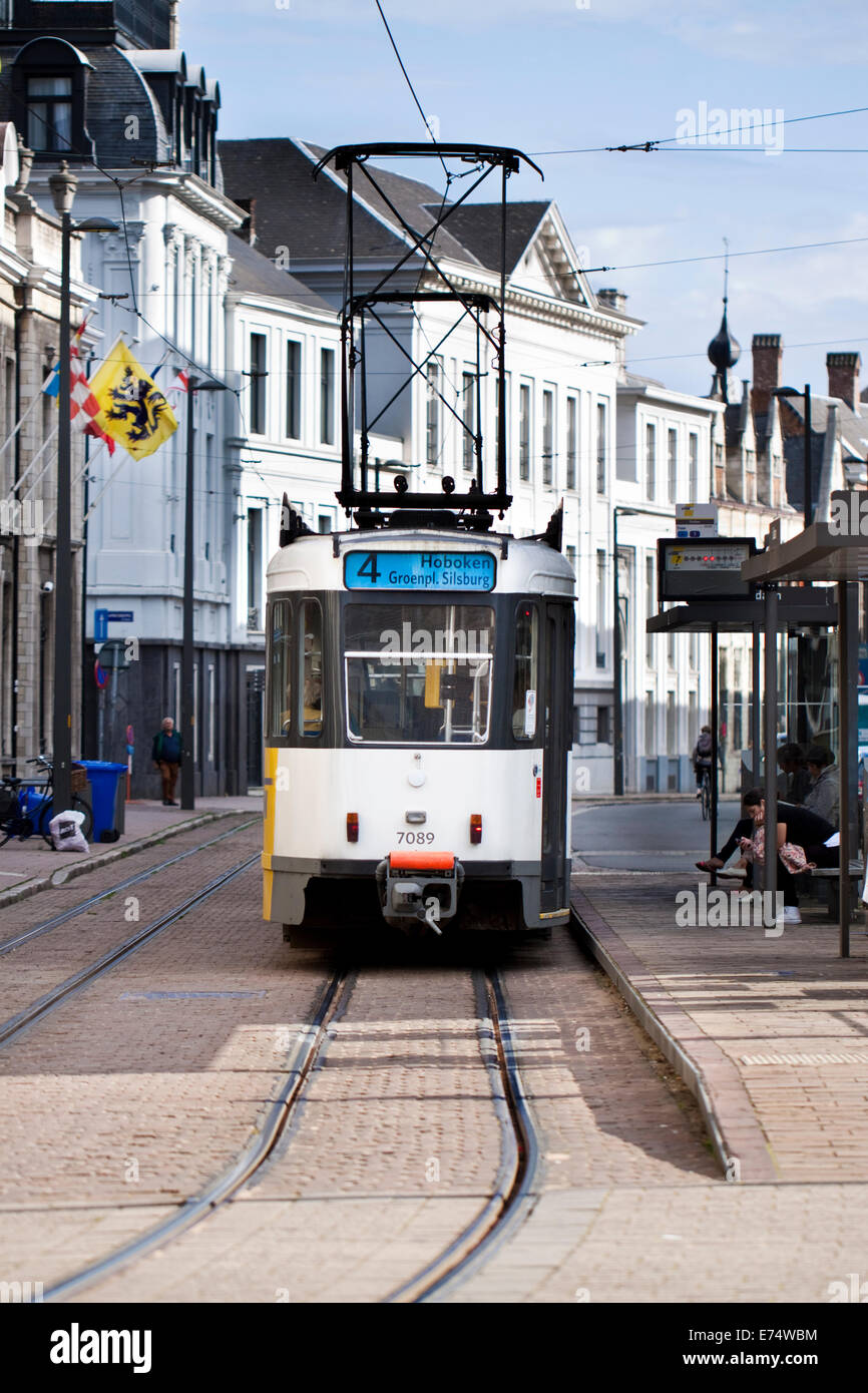 Il tram sul suo modo da Hoboken alla Groenplaats di Anversa, Belgio Foto Stock