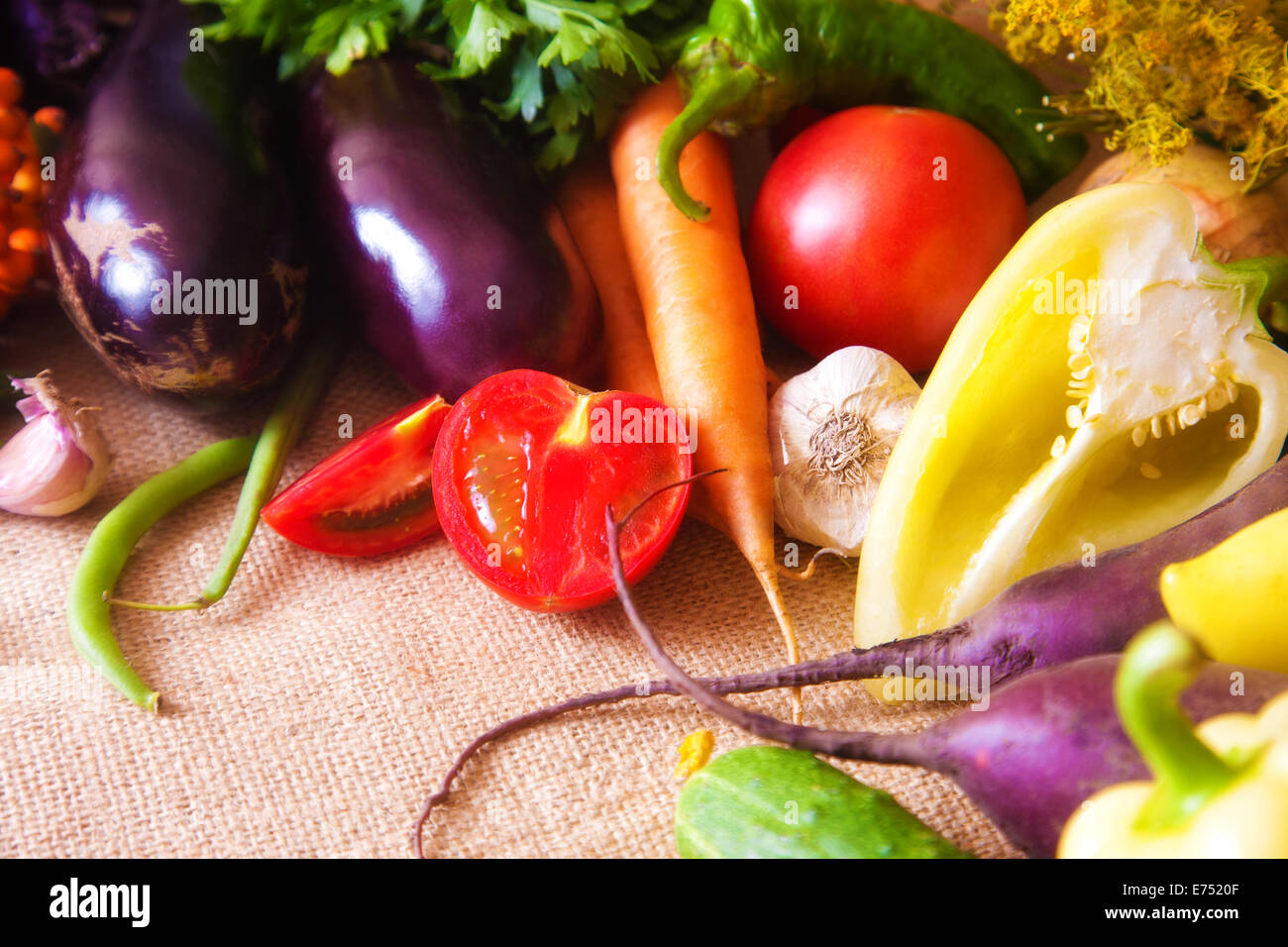 Ortaggi freschi sul tavolo Foto Stock