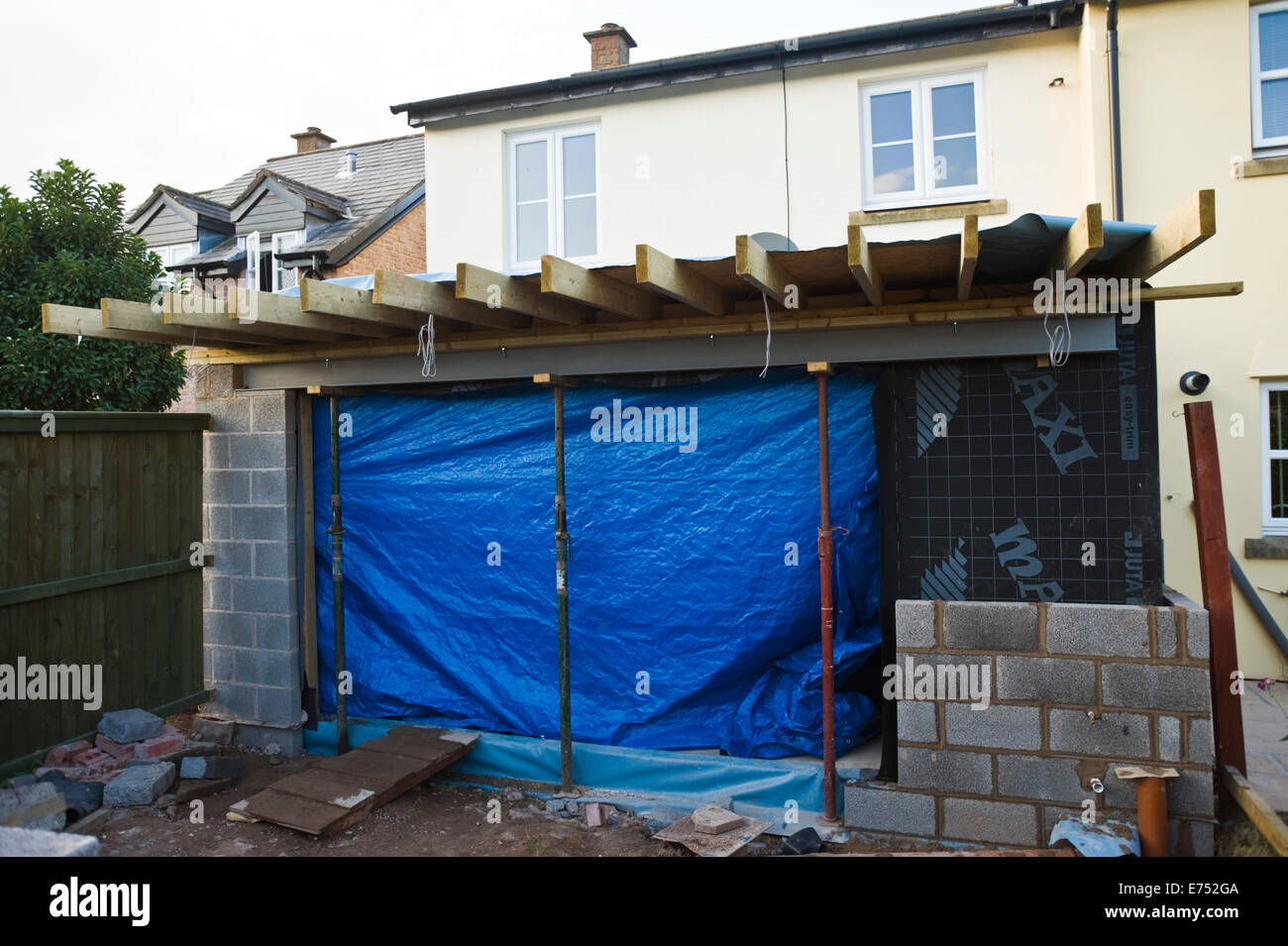 Blocco parete essendo costruito per estensione casa Hay-on-Wye Powys Wales UK Foto Stock