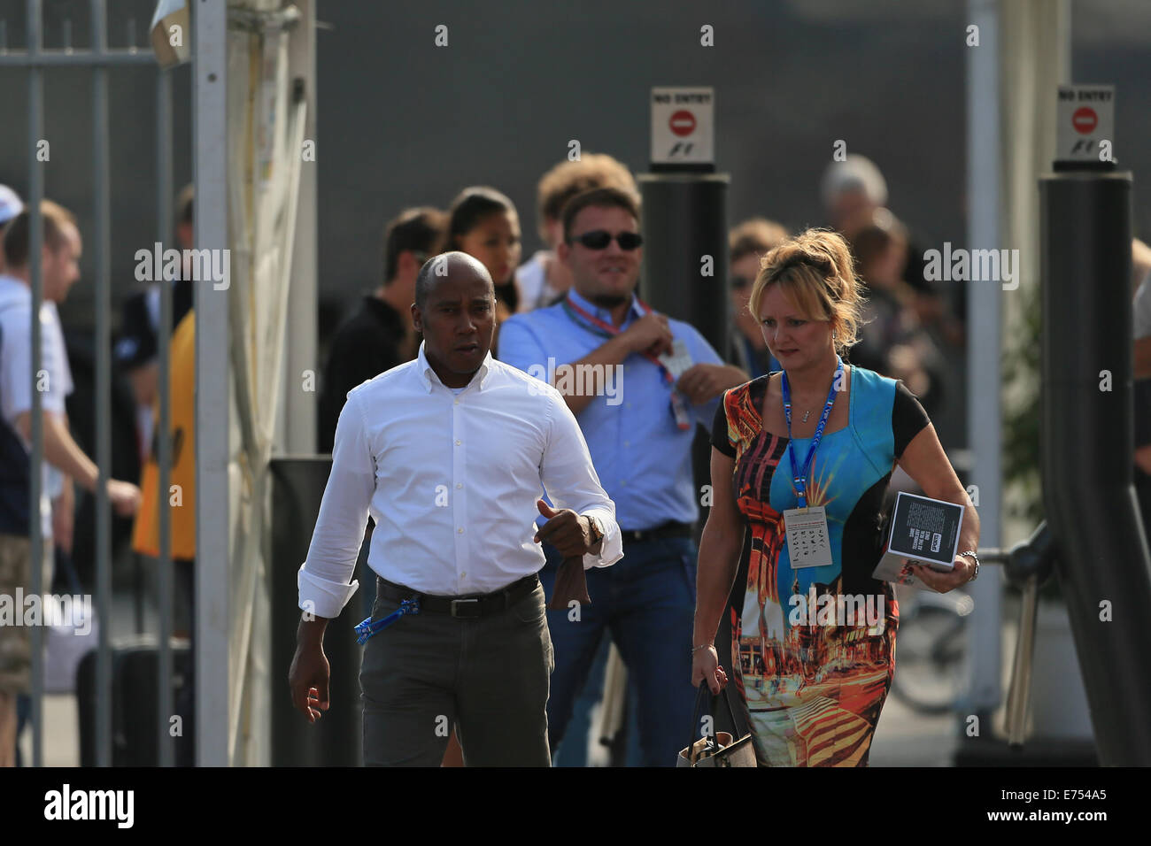 Monza, Italia. 07Th Sep, 2014. Formula 1 Monza Grand Prix. Lewis Hamilton il padre Anthony Hamilton nel paddock della F1 prima della gara Credito: Azione Sport Plus/Alamy Live News Foto Stock