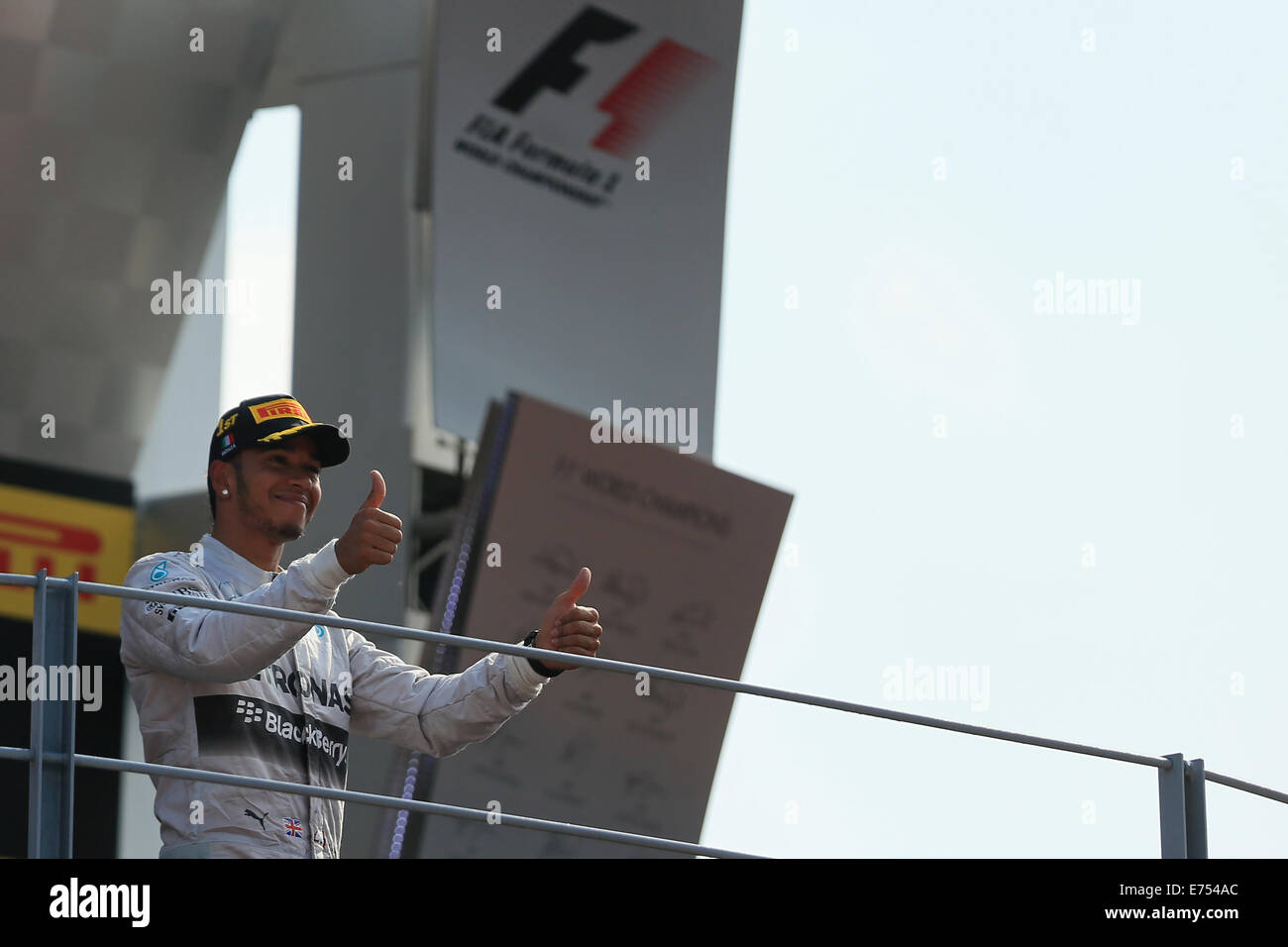 Monza, Italia. 07Th Sep, 2014. Formula 1 Monza Grand Prix. Lewis Hamilton di Mercedes AMG Petronas F1 Team vince il Grand Prix dopo a partire dal secondo posto sulla griglia di credito: Azione Sport Plus/Alamy Live News Foto Stock