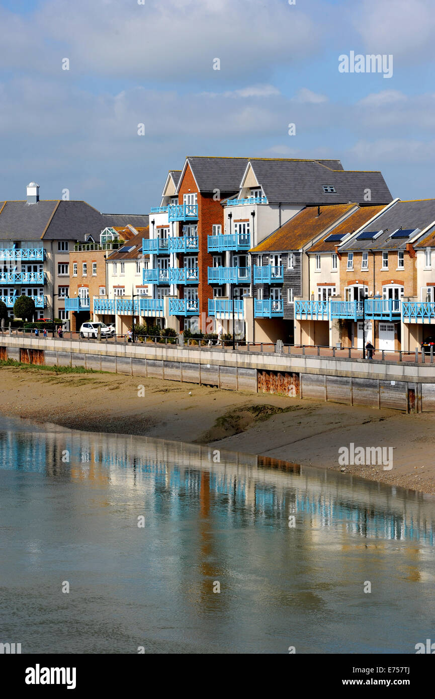 Shoreham SUSSEX REGNO UNITO Il Ropetackle sviluppo di esclusivi appartamenti e case sulle rive del fiume Adur Shoreham Foto Stock