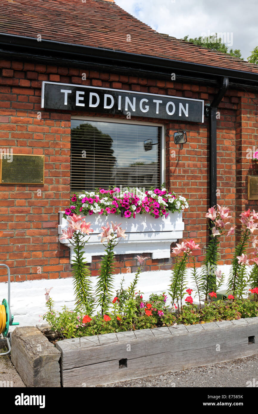 Il fiume il Tamigi a Teddington Lock London REGNO UNITO Foto Stock