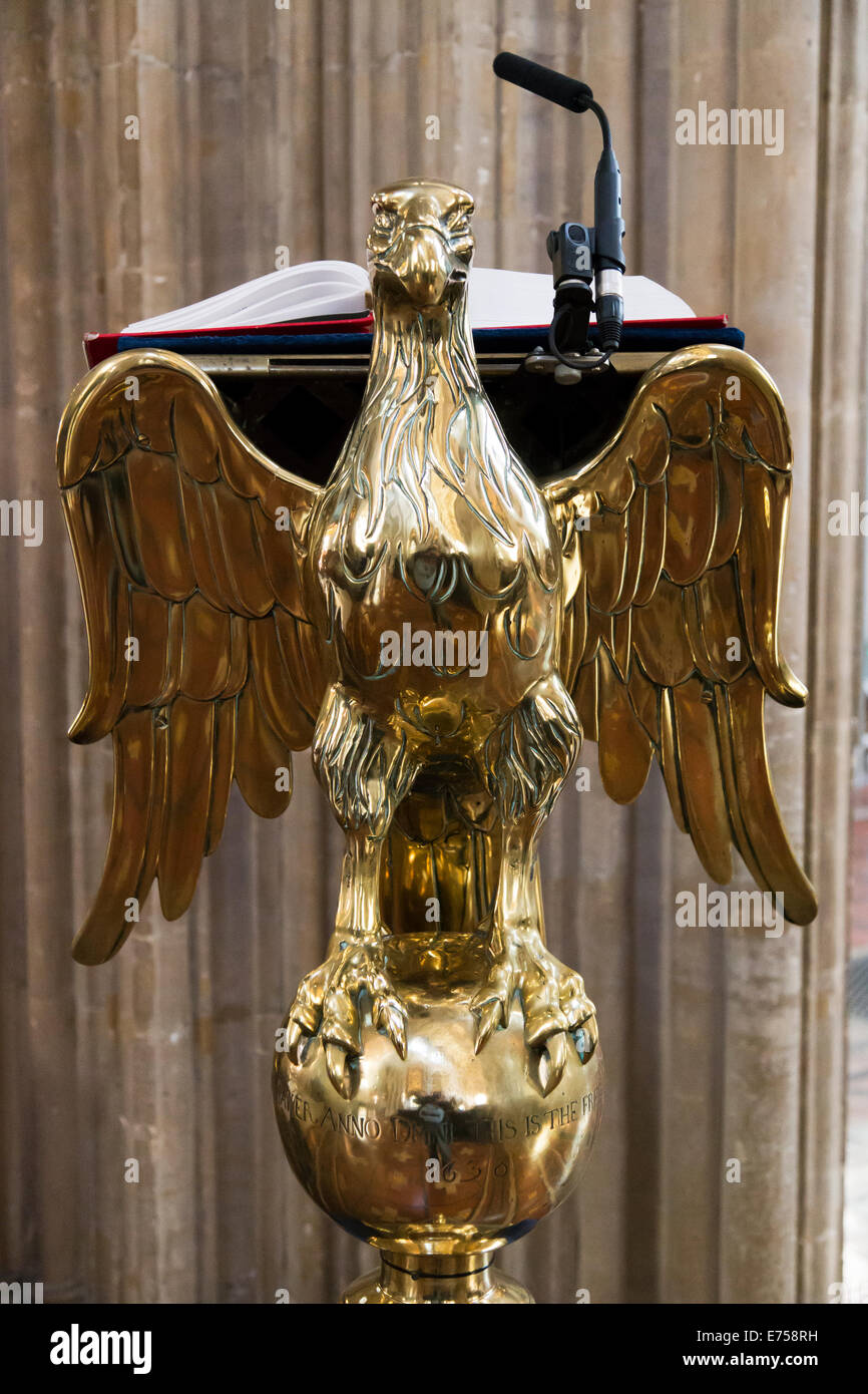 Eagle leggio St Mary Redcliffe, Bristol, Inghilterra, Regno Unito. Foto Stock