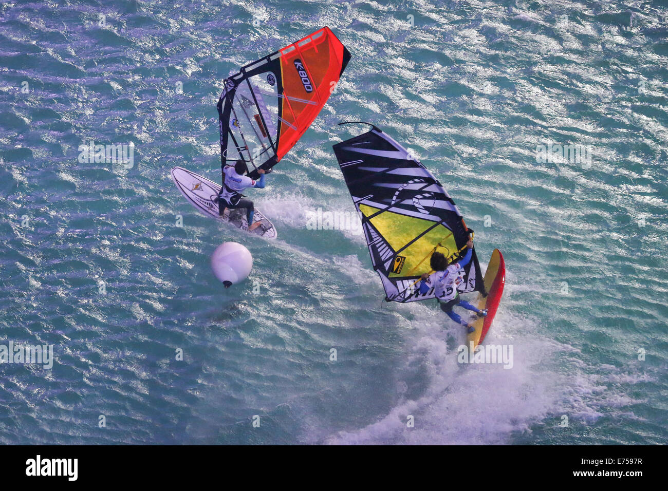 Varsavia, Polonia - 6 Settembre 2014: Ben Proffitt e Nicolas Akgazcyian competere in slalom durante PWA World Tour evento indoor. Foto Stock