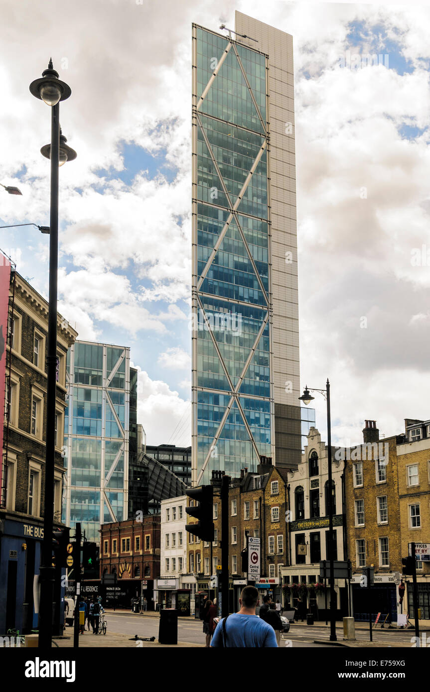 Il Broadgate Tower Vista da Shoreditch High Street , Londra, Regno Unito Foto Stock