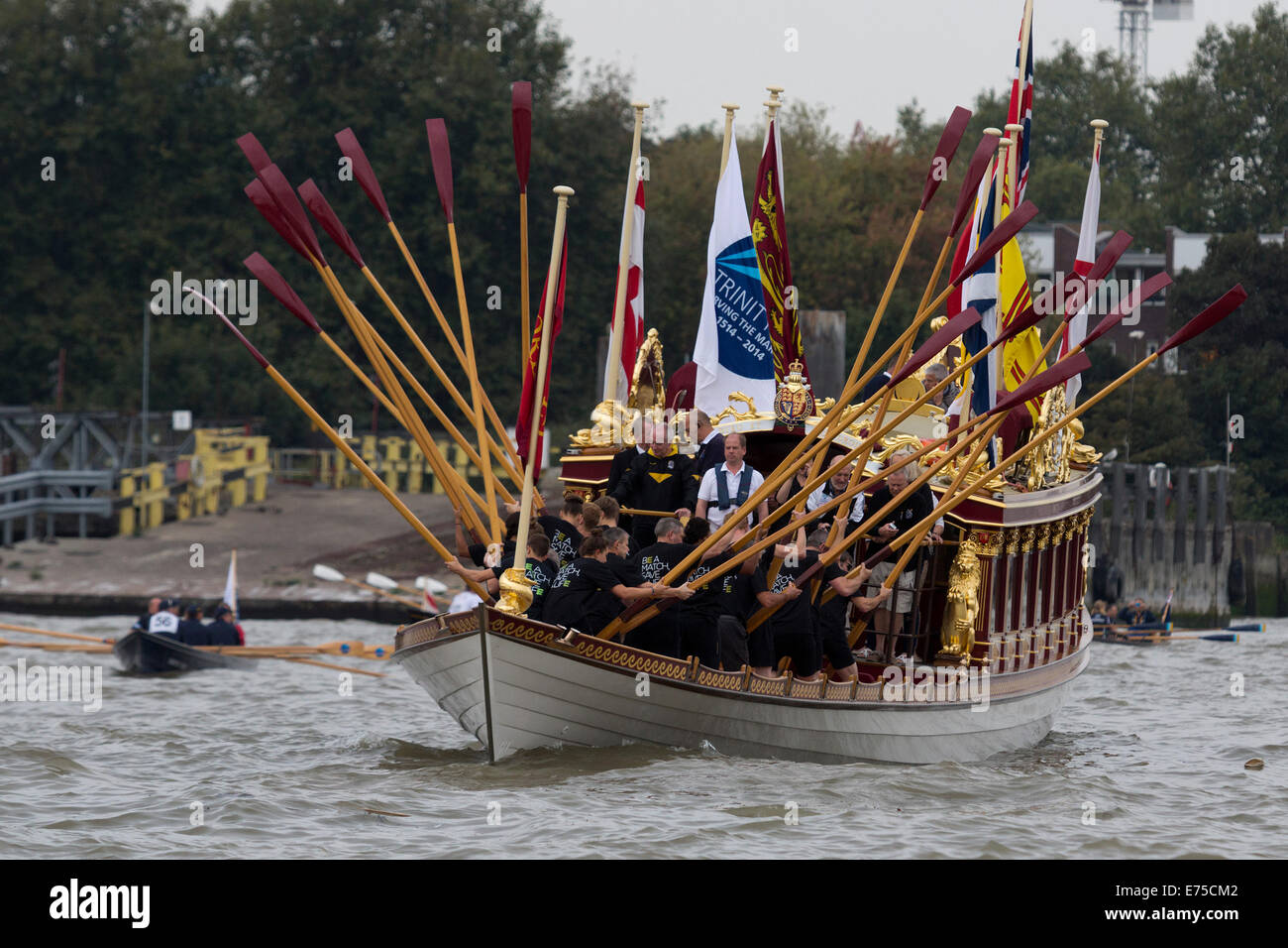 Riga Vincenzo chiatta sul Fiume Tamigi a Greenwich, Royal Greenwich Tall Ships Festival 2014 Foto Stock