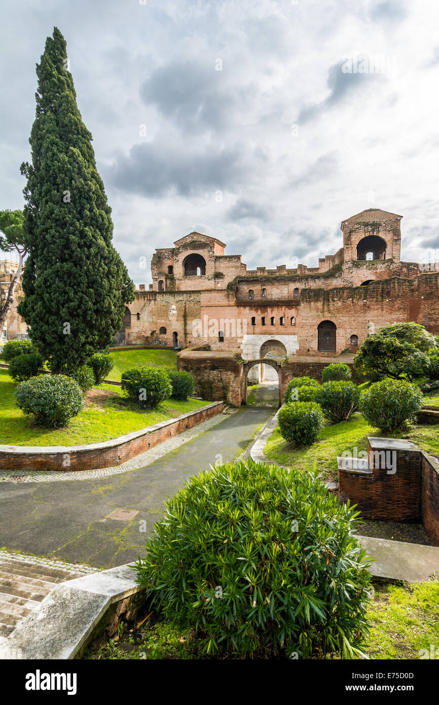 La Porta Asinaria è una porta nelle mura Aureliane di Roma. Originariamente era una semplice paratoia,ma Onorio aggiunti due semi-cylindri Foto Stock