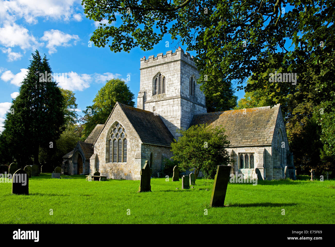 Chiesa di Santa Maria, nel villaggio di Church Fenton, North Yorkshire, Inghilterra, Regno Unito Foto Stock