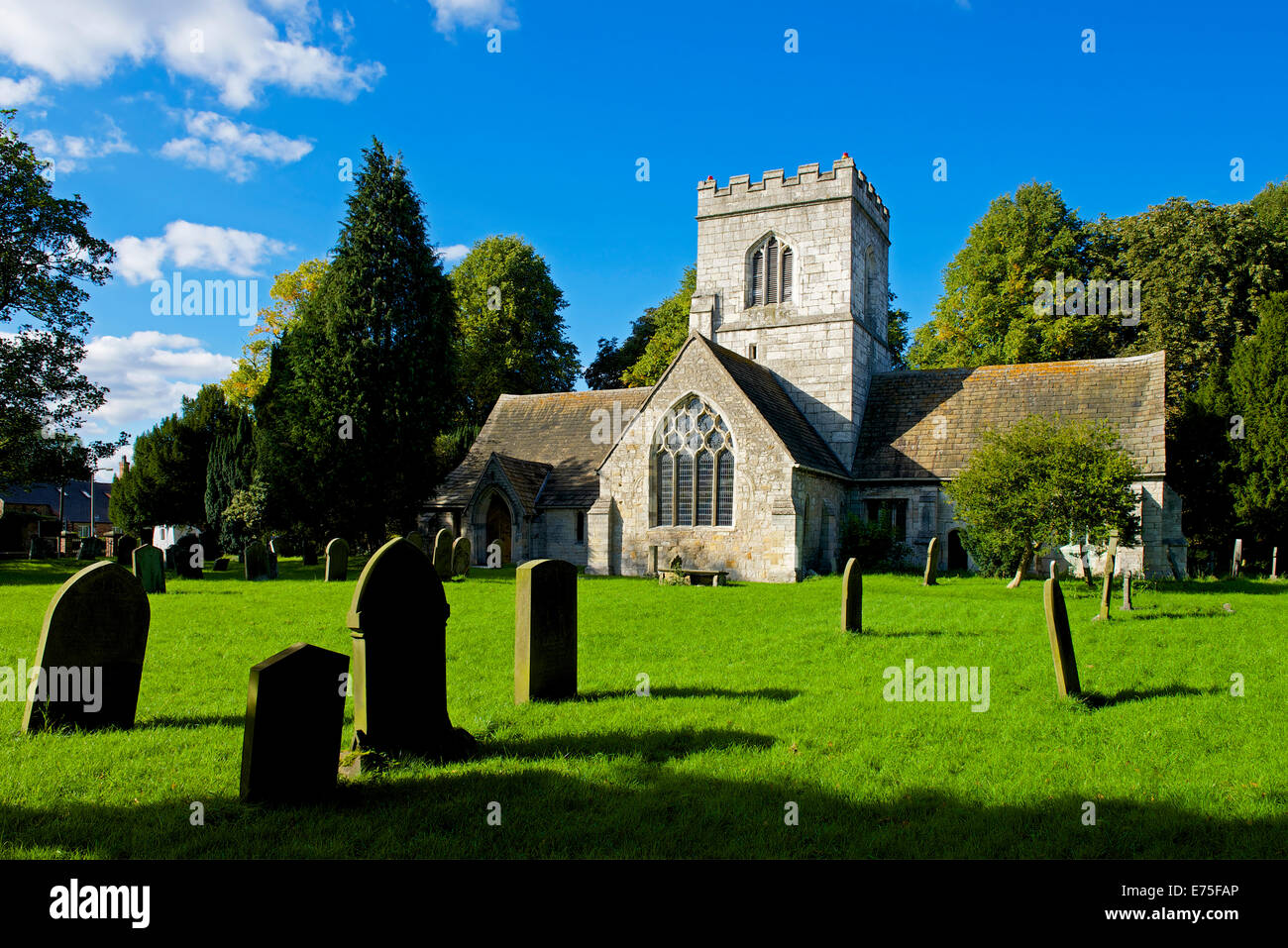 Chiesa di Santa Maria, nel villaggio di Church Fenton, North Yorkshire, Inghilterra, Regno Unito Foto Stock