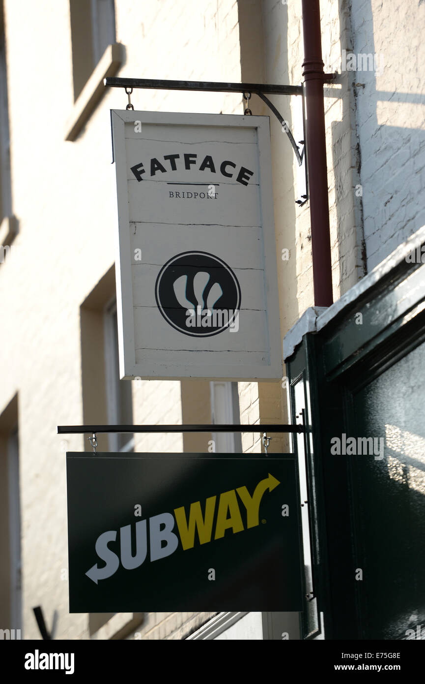 Faccia grassa e la metropolitana indicazioni su un UK high street. Foto Stock