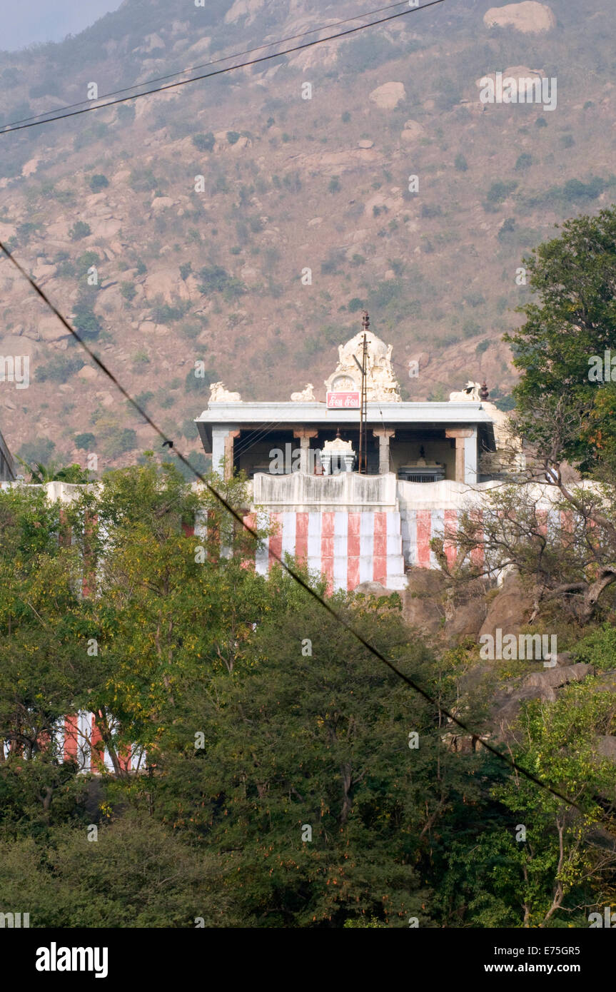 Tempio indù ai piedi della montagna sacra di Arunachala reso famoso di recente da Sri Ramana Maharshi Tiruvannamalai India del Sud Foto Stock