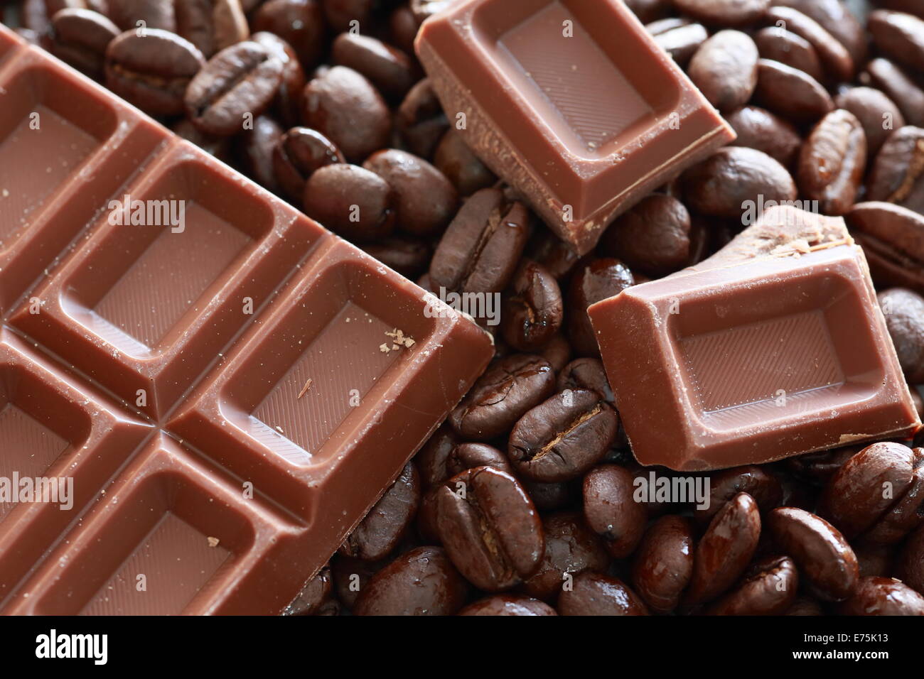 Sfondo Chocolate-Coffee: Close-up di fagioli Foto Stock