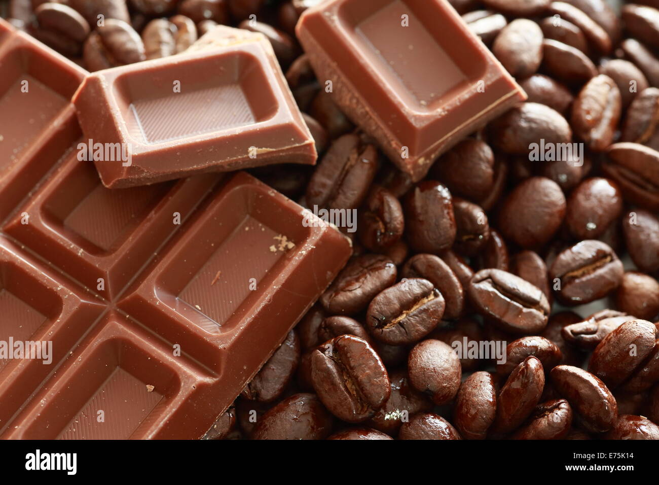 Sfondo Chocolate-Coffee: Close-up di fagioli Foto Stock