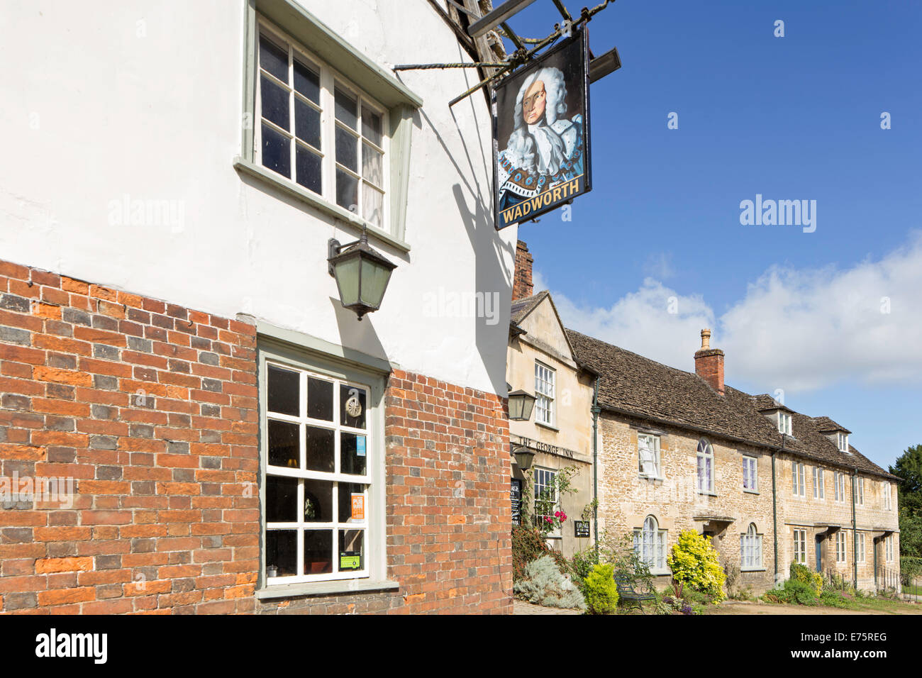 Il George Inn nel National Trust villaggio di Lacock, Wiltshire, Inghilterra, Regno Unito Foto Stock