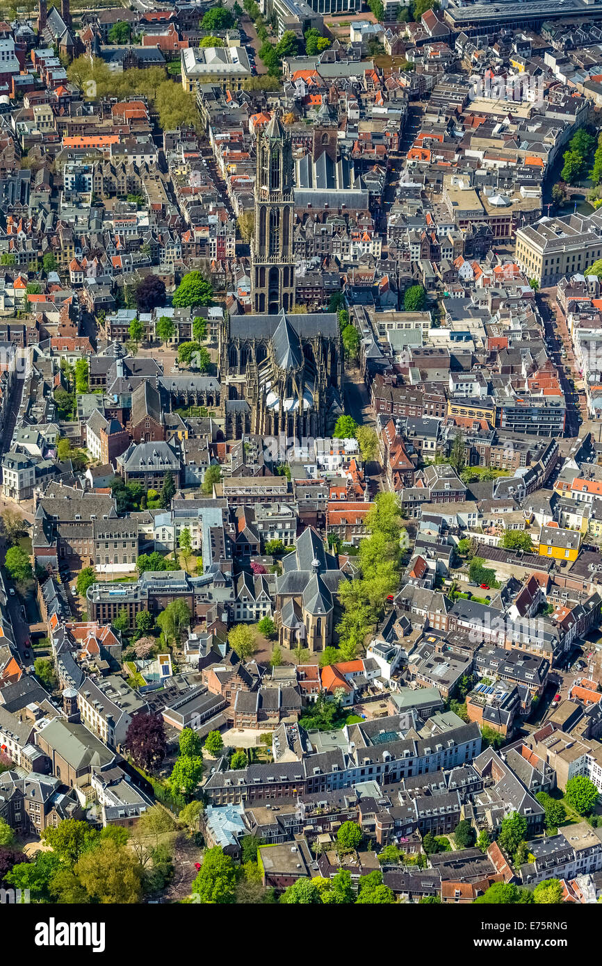 Vista aerea, il centro della città con la Basilica di San Martino la Cattedrale o Duomo di Chiesa, Domkerk, Utrecht, provincia di Utrecht, Paesi Bassi Foto Stock