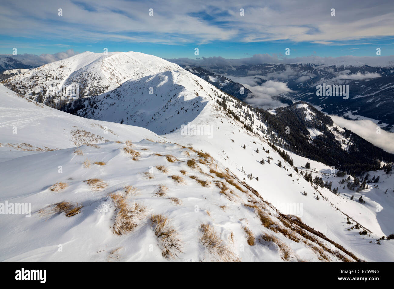 Picco Leobner visto dal picco Blaseneck, Eisenerzer Alpen montagne, Stiria, Austria Foto Stock