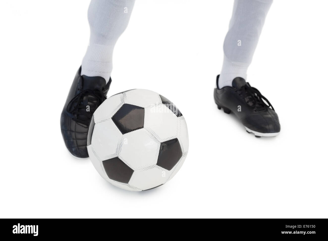 Giocatore di football in piedi con la palla Foto Stock