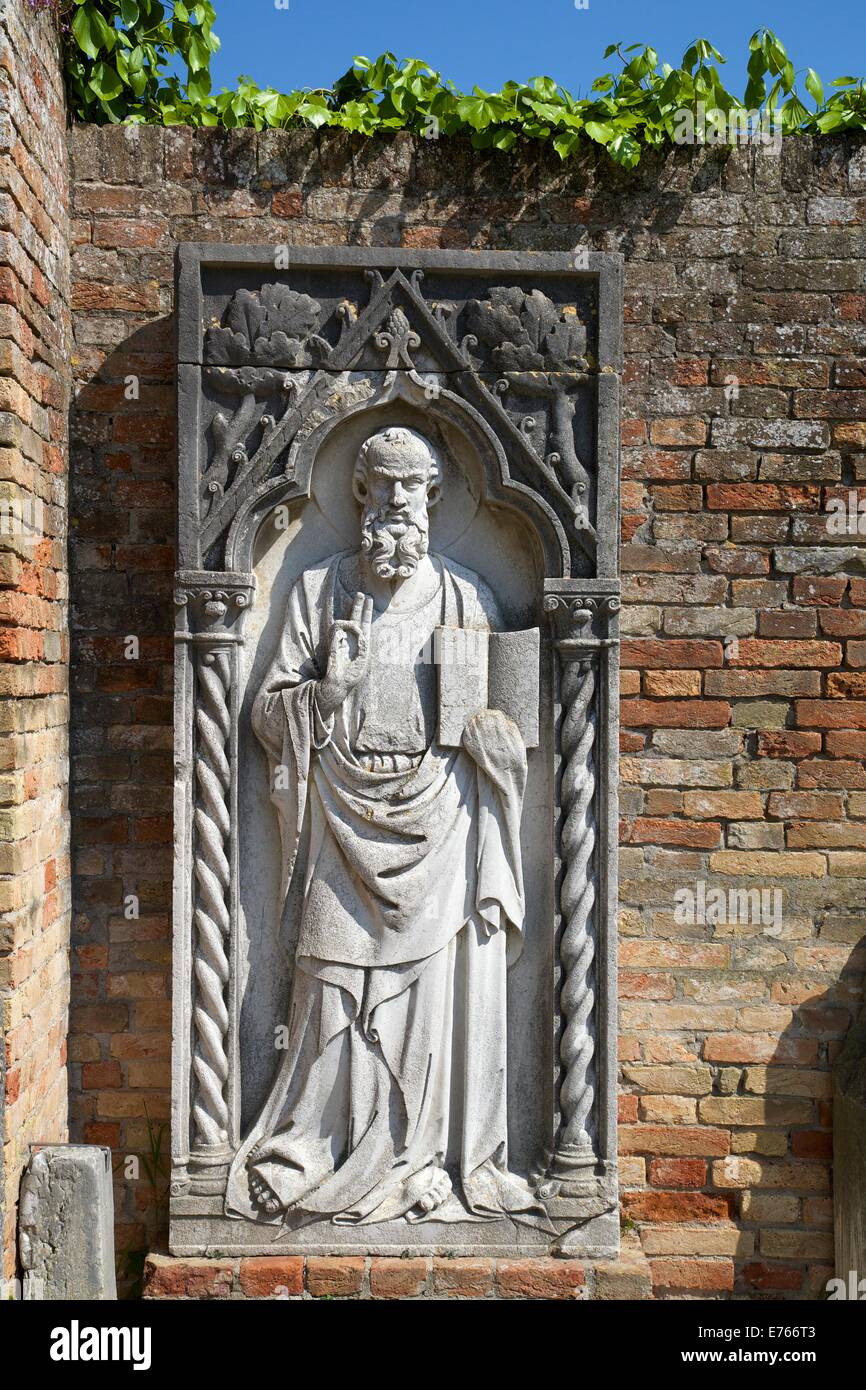 Statua gotica dell Apostolo, Torcello Museum, Cattedrale di Santa Maria Assunta, Torcello, Venezia, Italia Foto Stock