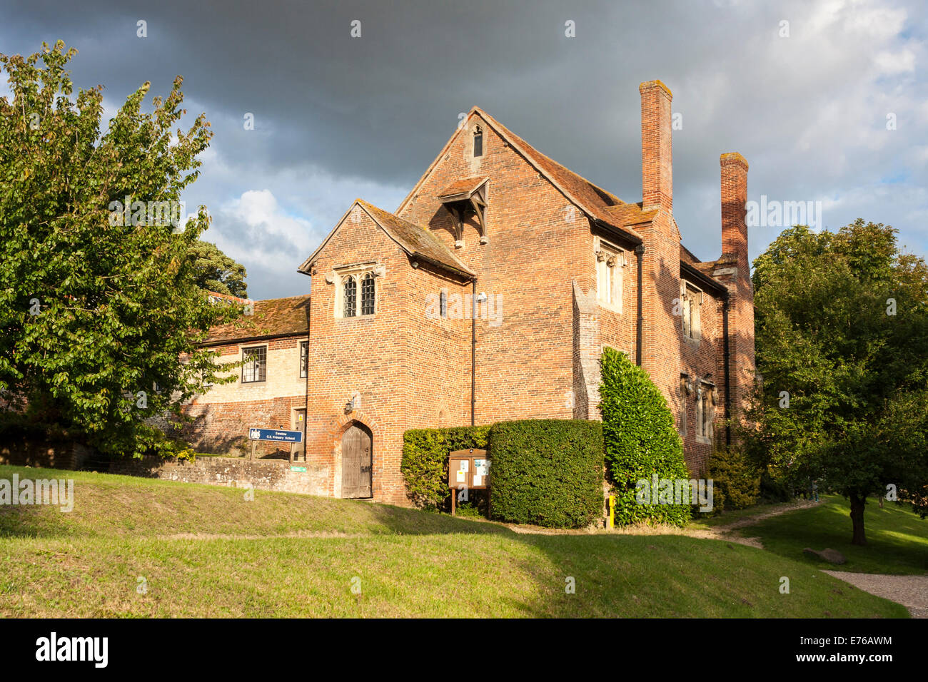 Scuola Ewelme, est. 1437, il più antico edificio scolastico nel Regno Unito ancora in uso come una scuola. Ewelme, Oxfordshire, Inghilterra, GB, UK. Foto Stock