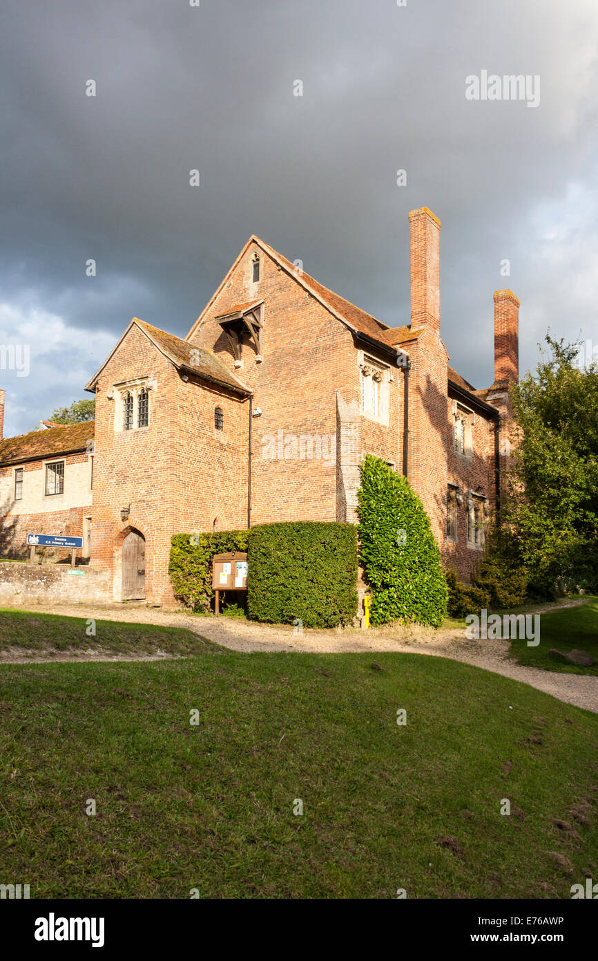 Scuola Ewelme, est. 1437, il più antico edificio scolastico nel Regno Unito ancora in uso come una scuola. Ewelme, Oxfordshire, Inghilterra, GB, UK. Foto Stock