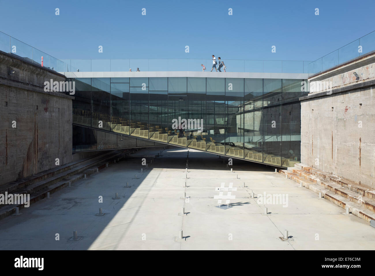 La M/S Museo Marittimo della Danimarca a Helsingør, Danimarca. Dietro il vetro o in mezzo ci vedere il teatro per conferenze. Foto Stock