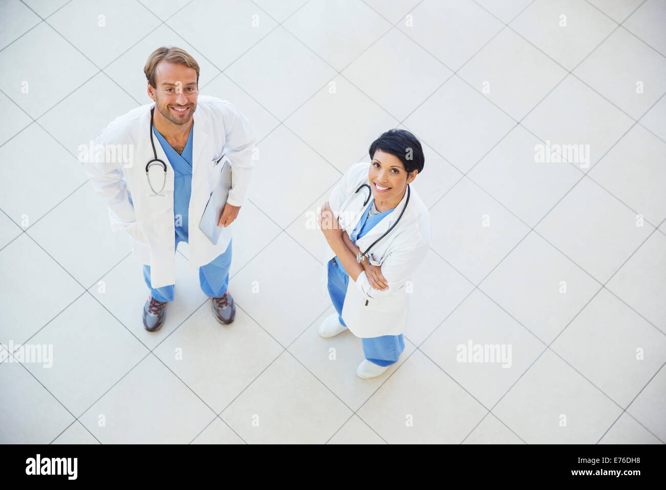 I medici sorridente in ospedale Foto Stock